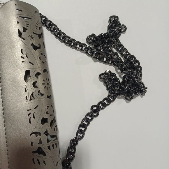 Chic Metallic Crossbody Bag with Gunmetal Chain Strap - Picture 7 of 7